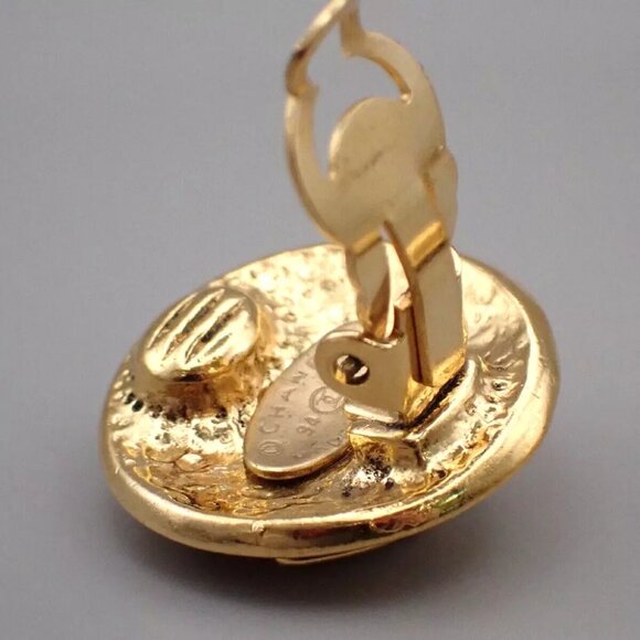 CHANEL CC Logo Round Button Earrings 94P Clip-On Gold France Vintage 8 - Picture 4 of 9
